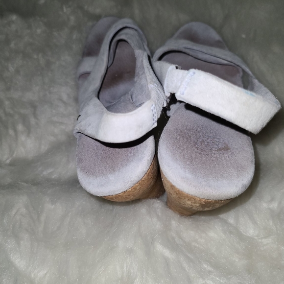 UGG Size 7.5 Baby Blue Suede 💙Tan Cork Wedges - Picture 8 of 11